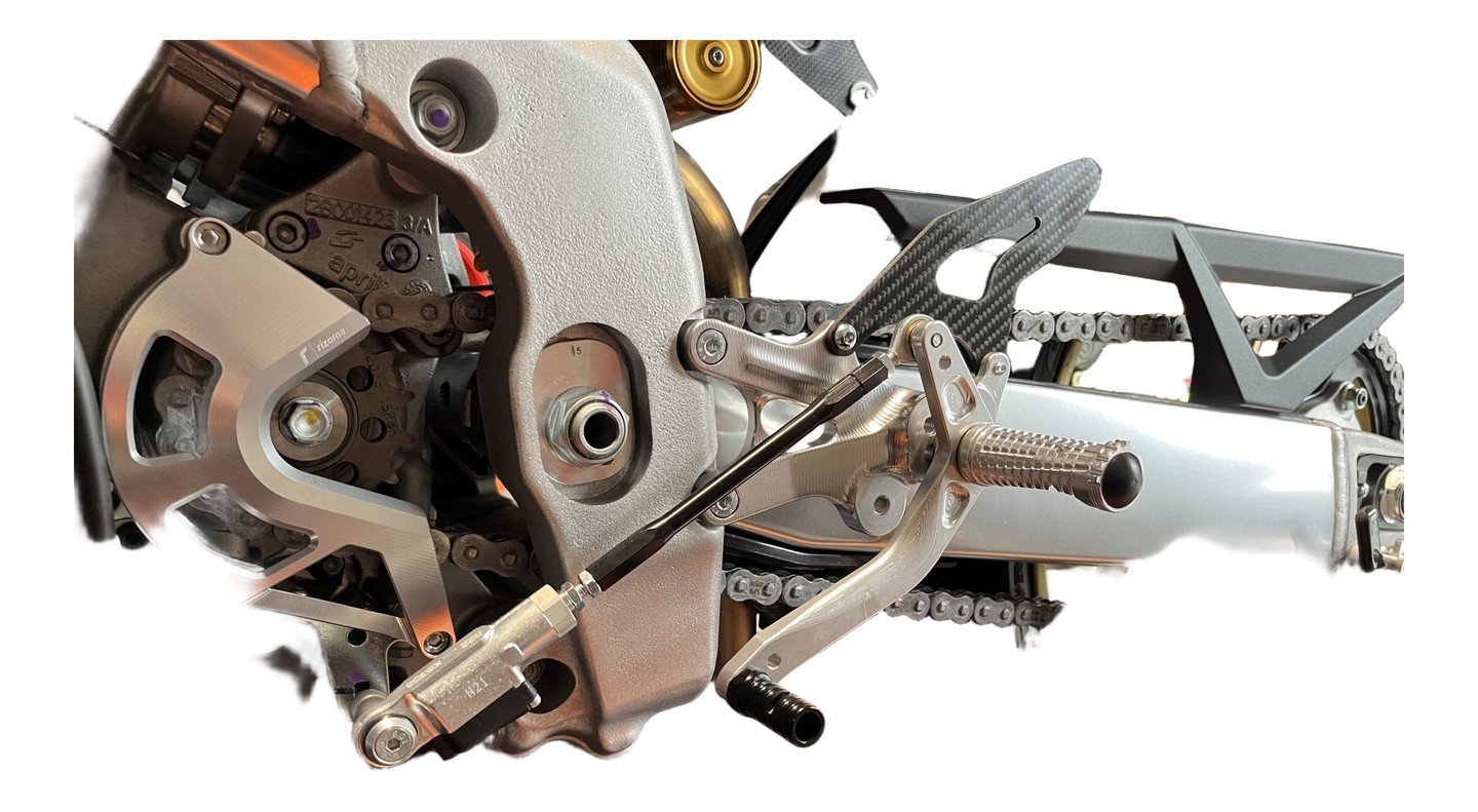 Cache pignon Rizoma Aprilia TUONO V4 / RSV4 09›24 (zap001)